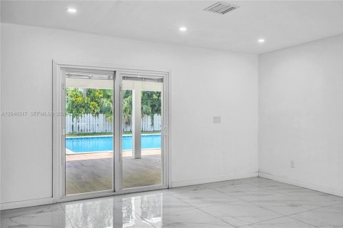 Villa ou maison à louer à Pinecrest, Floride: 4 chambres, 310.85 m2 № 2186724 - photo 5
