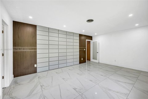 Villa ou maison à louer à Pinecrest, Floride: 4 chambres, 310.85 m2 № 2186724 - photo 10