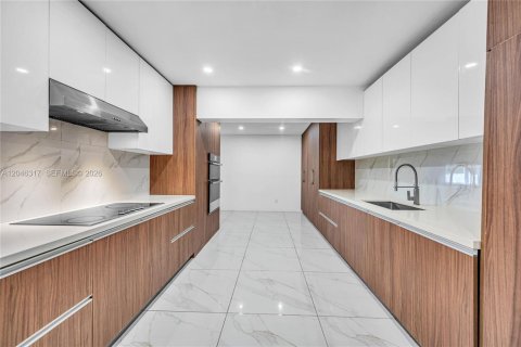 Villa ou maison à louer à Pinecrest, Floride: 4 chambres, 310.85 m2 № 2186724 - photo 12