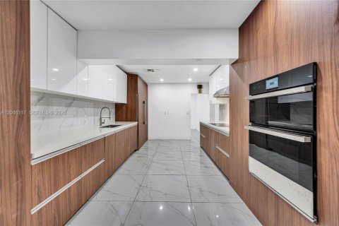 Villa ou maison à louer à Pinecrest, Floride: 4 chambres, 310.85 m2 № 2186724 - photo 13