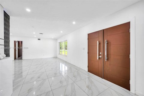 Villa ou maison à louer à Pinecrest, Floride: 4 chambres, 310.85 m2 № 2186724 - photo 8