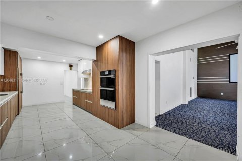 Villa ou maison à louer à Pinecrest, Floride: 4 chambres, 310.85 m2 № 2186724 - photo 15