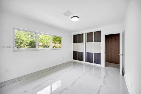 Villa ou maison à louer à Pinecrest, Floride: 4 chambres, 310.85 m2 № 2186724 - photo 30