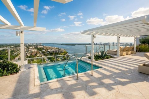 Condo in Lake Park, Florida, 2 bedrooms  № 2363826 - photo 8