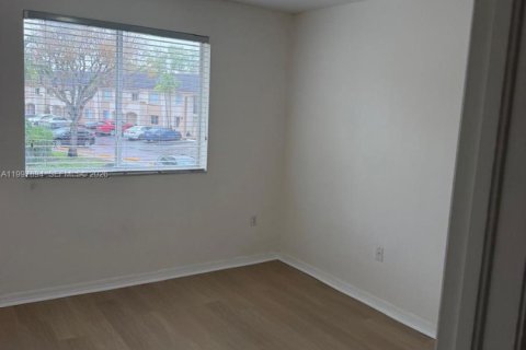 Снять в аренду квартиру в Майами, Флорида 3 спальни, 104.98м2, № 2063306 - фото 19