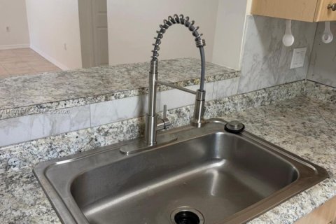 Снять в аренду квартиру в Майами, Флорида 3 спальни, 104.98м2, № 2063306 - фото 29