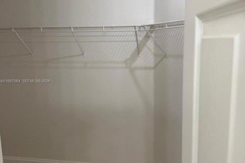 Снять в аренду квартиру в Майами, Флорида 3 спальни, 104.98м2, № 2063306 - фото 13