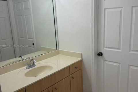 Снять в аренду квартиру в Майами, Флорида 3 спальни, 104.98м2, № 2063306 - фото 11