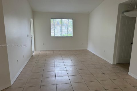 Снять в аренду квартиру в Майами, Флорида 3 спальни, 104.98м2, № 2063306 - фото 9