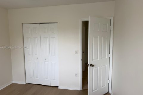 Снять в аренду квартиру в Майами, Флорида 3 спальни, 104.98м2, № 2063306 - фото 16