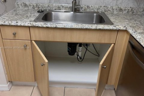 Снять в аренду квартиру в Майами, Флорида 3 спальни, 104.98м2, № 2063306 - фото 28