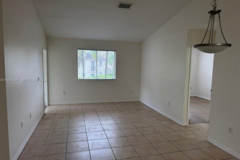 Снять в аренду квартиру в Майами, Флорида 3 спальни, 104.98м2, № 2063306 - фото 24