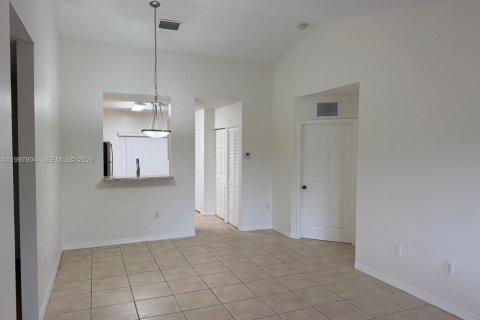 Снять в аренду квартиру в Майами, Флорида 3 спальни, 104.98м2, № 2063306 - фото 7