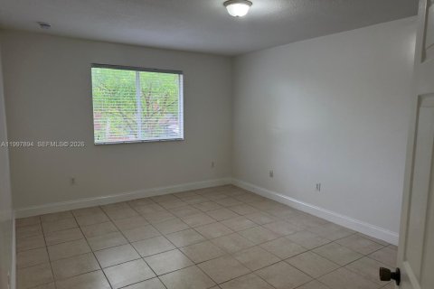 Снять в аренду квартиру в Майами, Флорида 3 спальни, 104.98м2, № 2063306 - фото 15