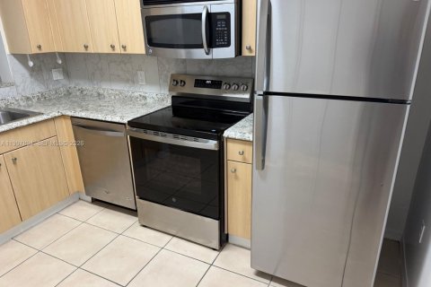 Снять в аренду квартиру в Майами, Флорида 3 спальни, 104.98м2, № 2063306 - фото 26