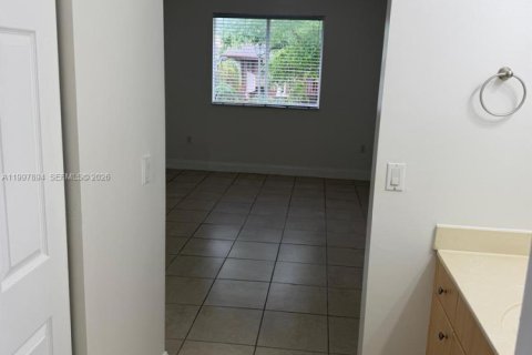 Снять в аренду квартиру в Майами, Флорида 3 спальни, 104.98м2, № 2063306 - фото 12