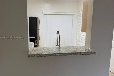Снять в аренду квартиру в Майами, Флорида 3 спальни, 104.98м2, № 2063306 - фото 27