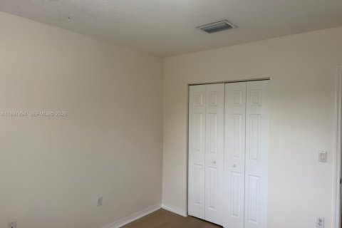 Снять в аренду квартиру в Майами, Флорида 3 спальни, 104.98м2, № 2063306 - фото 17