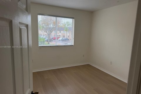 Снять в аренду квартиру в Майами, Флорида 3 спальни, 104.98м2, № 2063306 - фото 18