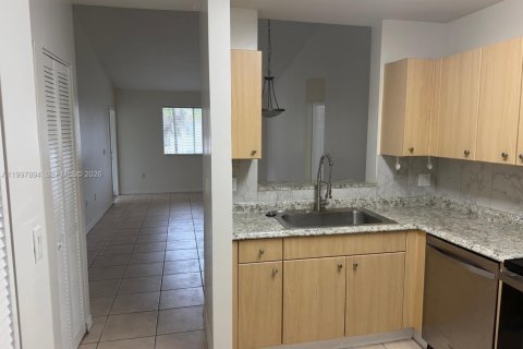 Снять в аренду квартиру в Майами, Флорида 3 спальни, 104.98м2, № 2063306 - фото 25