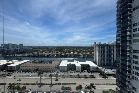 Condo in Hollywood, Florida, 2 bedrooms № 2260110 - photo 20