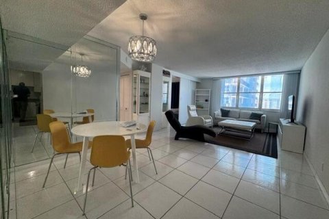 Condo in Hollywood, Florida, 2 bedrooms № 2260110 - photo 10