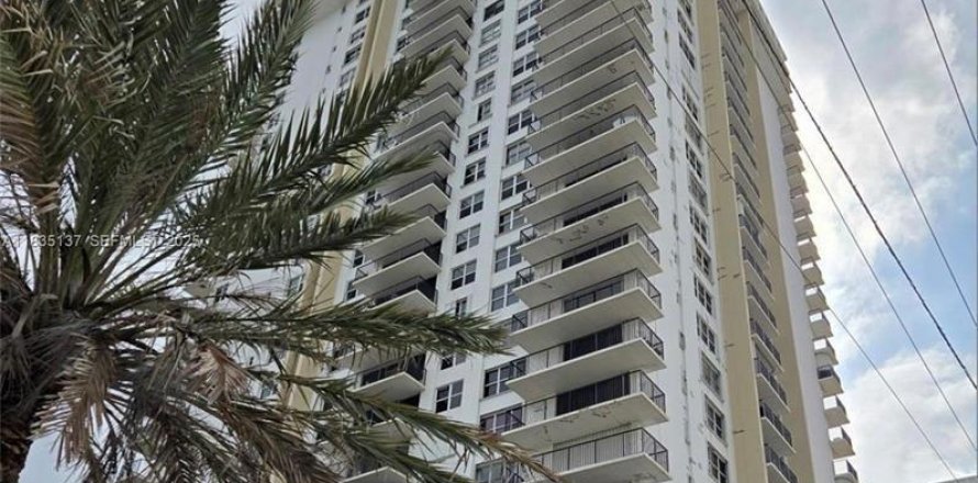Condo in Hollywood, Florida, 2 bedrooms № 2260110