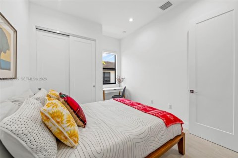 House in Doral, Florida 3 bedrooms, 209.68 sq.m. № 1998269 - photo 19