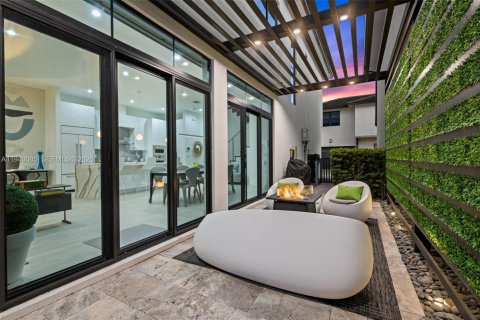 House in Doral, Florida 3 bedrooms, 209.68 sq.m. № 1998269 - photo 29