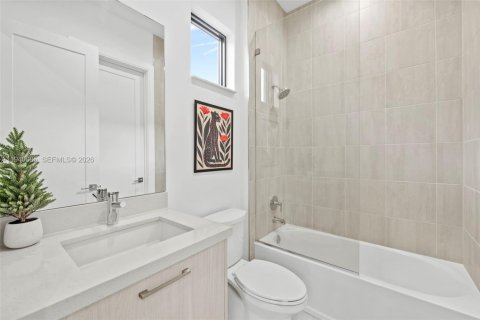 House in Doral, Florida 3 bedrooms, 209.68 sq.m. № 1998269 - photo 22