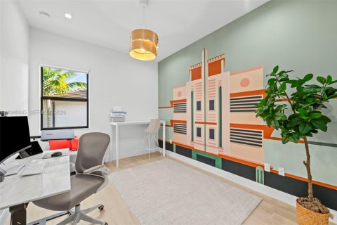 House in Doral, Florida 3 bedrooms, 209.68 sq.m. № 1998269 - photo 21