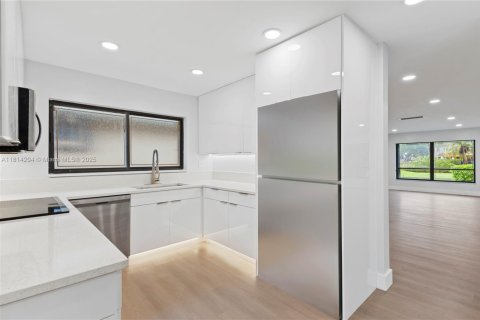 Купить кондоминиум в Холливуд, Флорида 2 спальни, 213.68м2, № 1977668 - фото 9