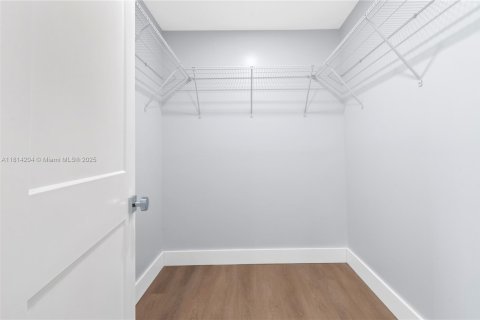 Купить кондоминиум в Холливуд, Флорида 2 спальни, 213.68м2, № 1977668 - фото 19