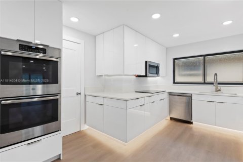 Купить кондоминиум в Холливуд, Флорида 2 спальни, 213.68м2, № 1977668 - фото 7