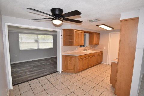 Villa ou maison à louer à Port Richey, Floride: 3 chambres, 120.4 m2 № 1915839 - photo 5