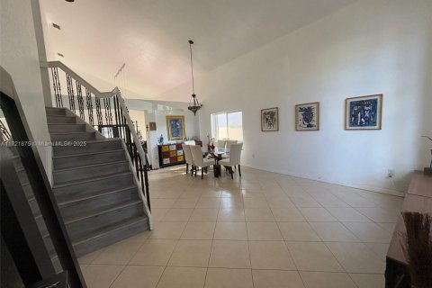 House in Doral, Florida 4 bedrooms, 243.4 sq.m. № 1473469 - photo 21