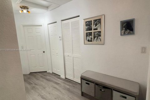 House in Doral, Florida 4 bedrooms, 243.4 sq.m. № 1473469 - photo 30