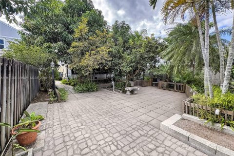 Casa en venta en Miami, Florida, 4 dormitorios, 178.74 m2 № 1970736 - foto 7