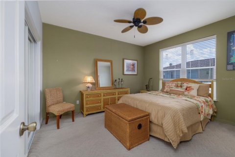 House in New Smyrna Beach, Florida 3 bedrooms, 255.3 sq.m. № 2199847 - photo 23
