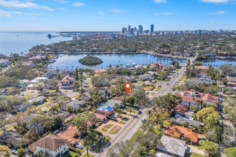 House in Saint Petersburg, Florida 3 bedrooms, 245.63 sq.m. № 1570865 - photo 7