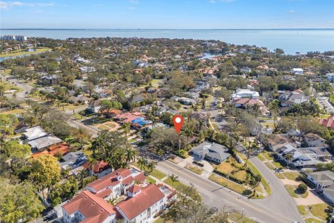 House in Saint Petersburg, Florida 3 bedrooms, 245.63 sq.m. № 1570865 - photo 9