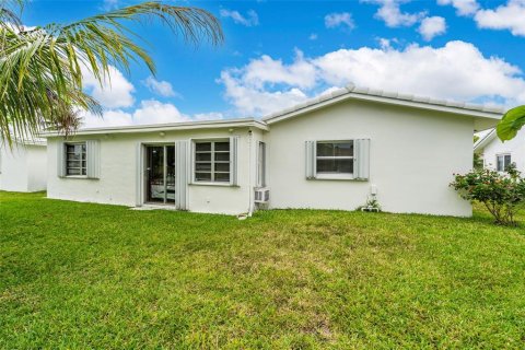 Casa en venta en Tamarac, Florida, 4 dormitorios, 184.13 m2 № 2299457 - foto 29