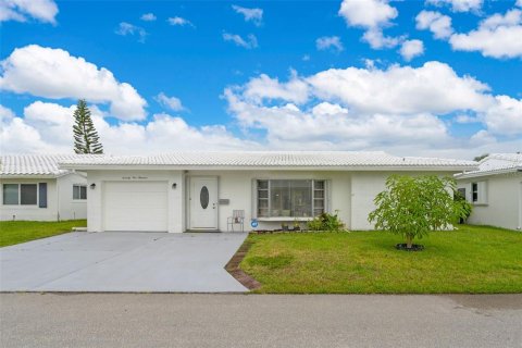 House in Tamarac, Florida 4 bedrooms, 184.13 sq.m. № 2299457