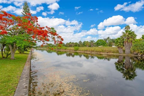 Casa en venta en Tamarac, Florida, 4 dormitorios, 184.13 m2 № 2299457 - foto 27