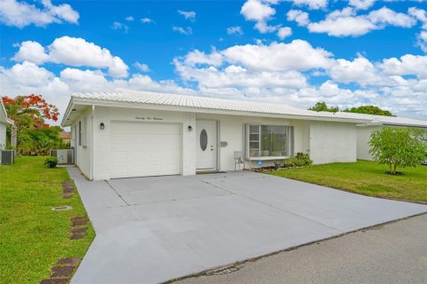 Casa en venta en Tamarac, Florida, 4 dormitorios, 184.13 m2 № 2299457 - foto 2