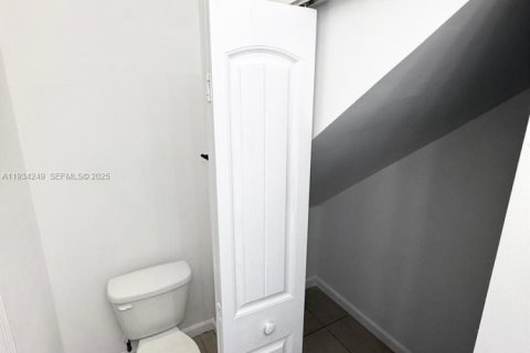 Снять в аренду таунхаус в Майами-Гарденс, Флорида 4 спальни, 150.97м2, № 1992469 - фото 12