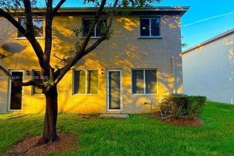 Снять в аренду таунхаус в Майами-Гарденс, Флорида 4 спальни, 150.97м2, № 1992469 - фото 14