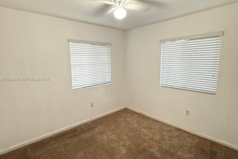 Снять в аренду таунхаус в Майами-Гарденс, Флорида 4 спальни, 150.97м2, № 1992469 - фото 6