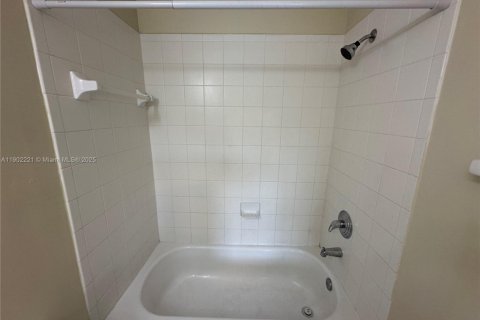 Condo in Homestead, Florida, 2 bedrooms  № 1953739 - photo 15