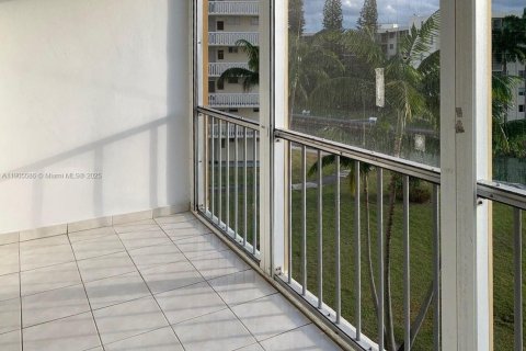 Купить кондоминиум в Авентура, Флорида 1 спальня, 70.88м2, № 1956228 - фото 12